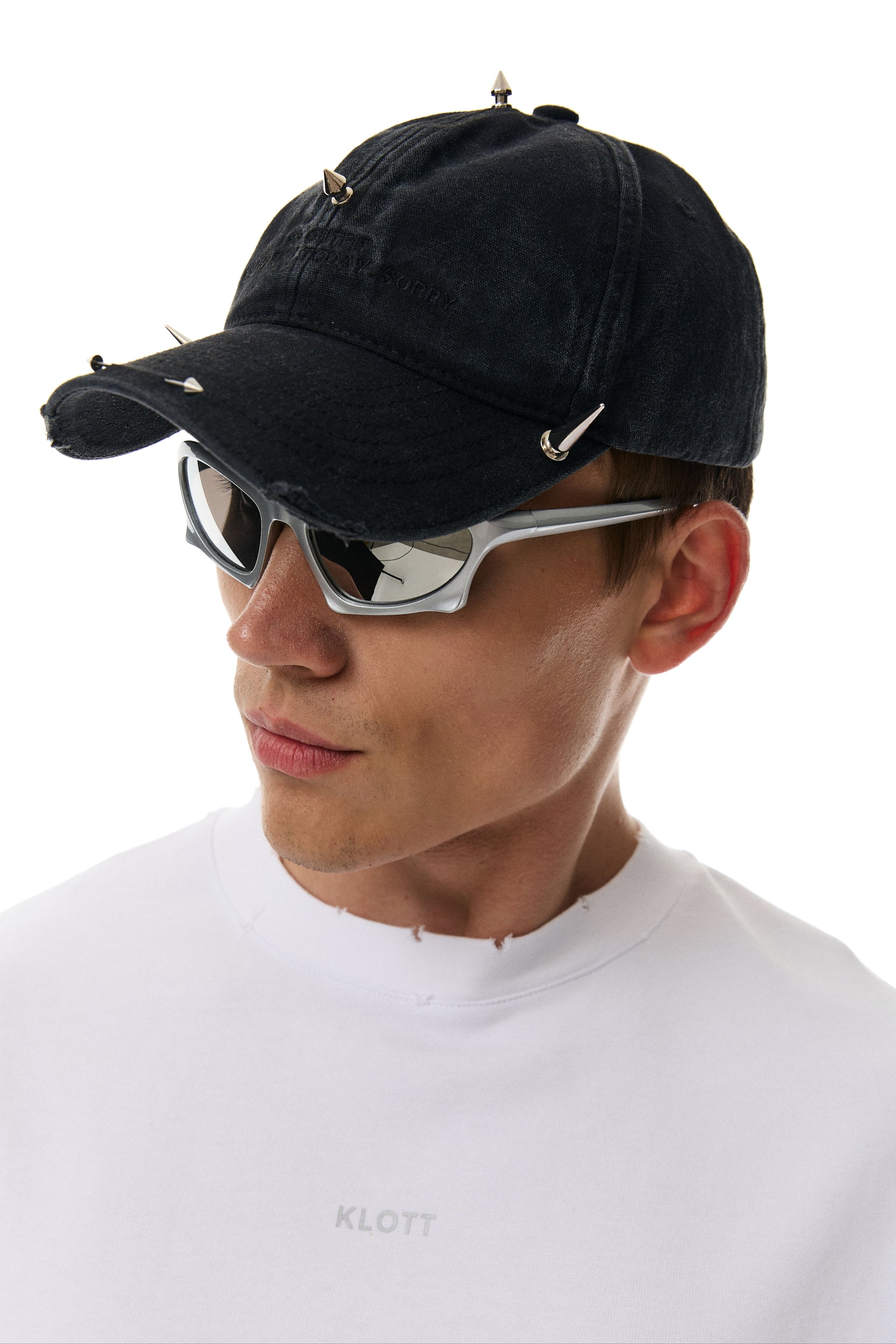 КЕПКА ЗІ ШИПАМИ