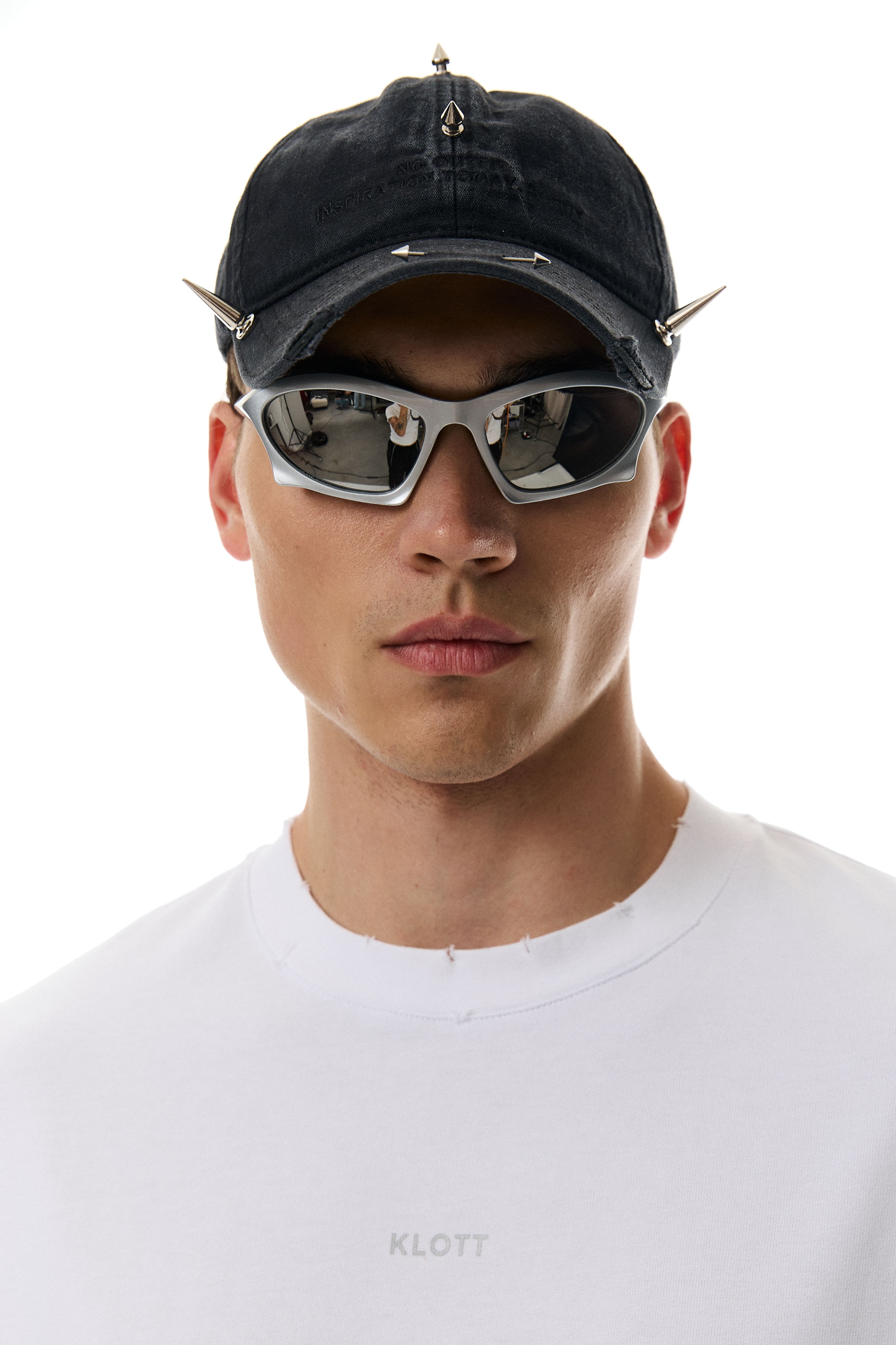 КЕПКА ЗІ ШИПАМИ