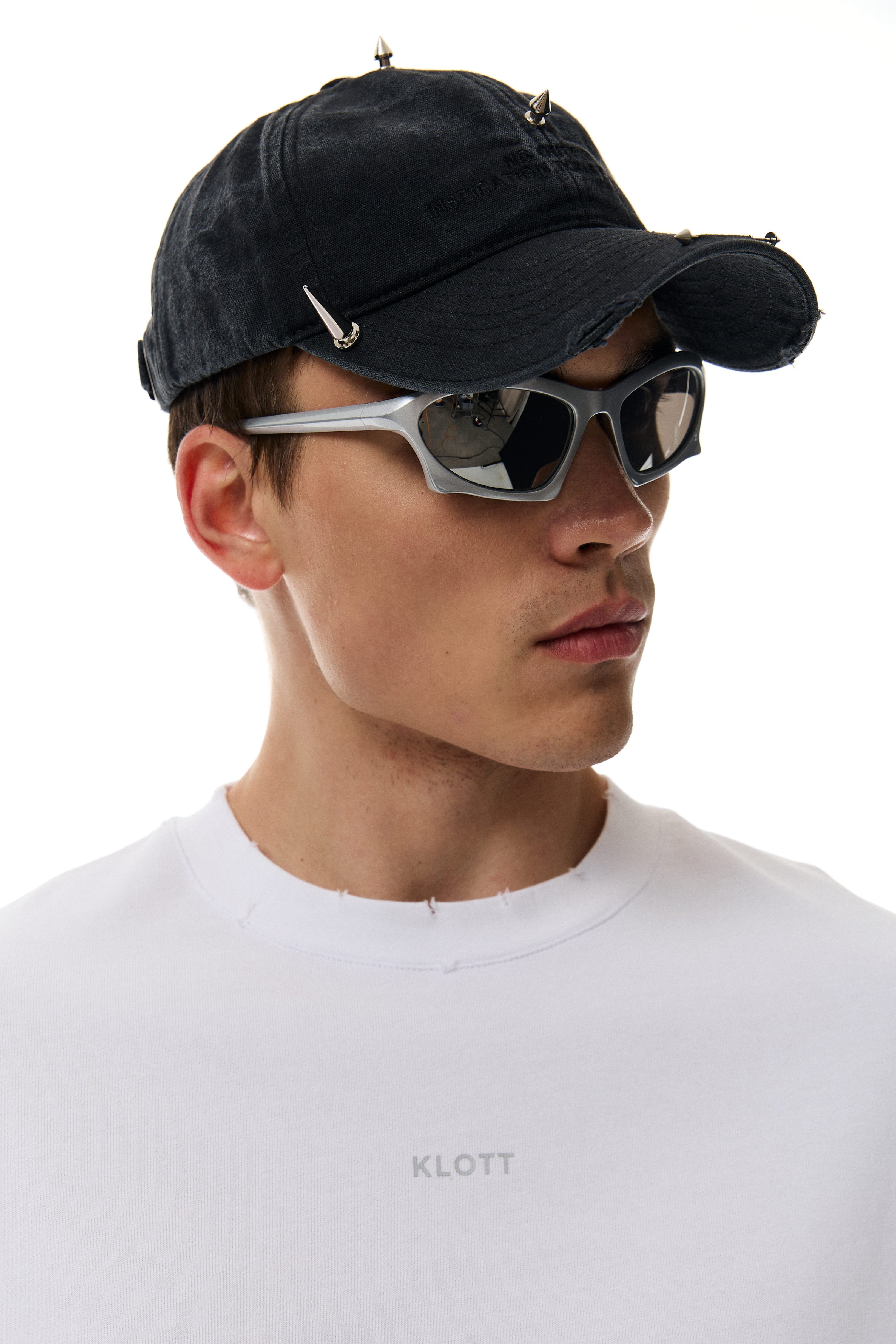 КЕПКА ЗІ ШИПАМИ