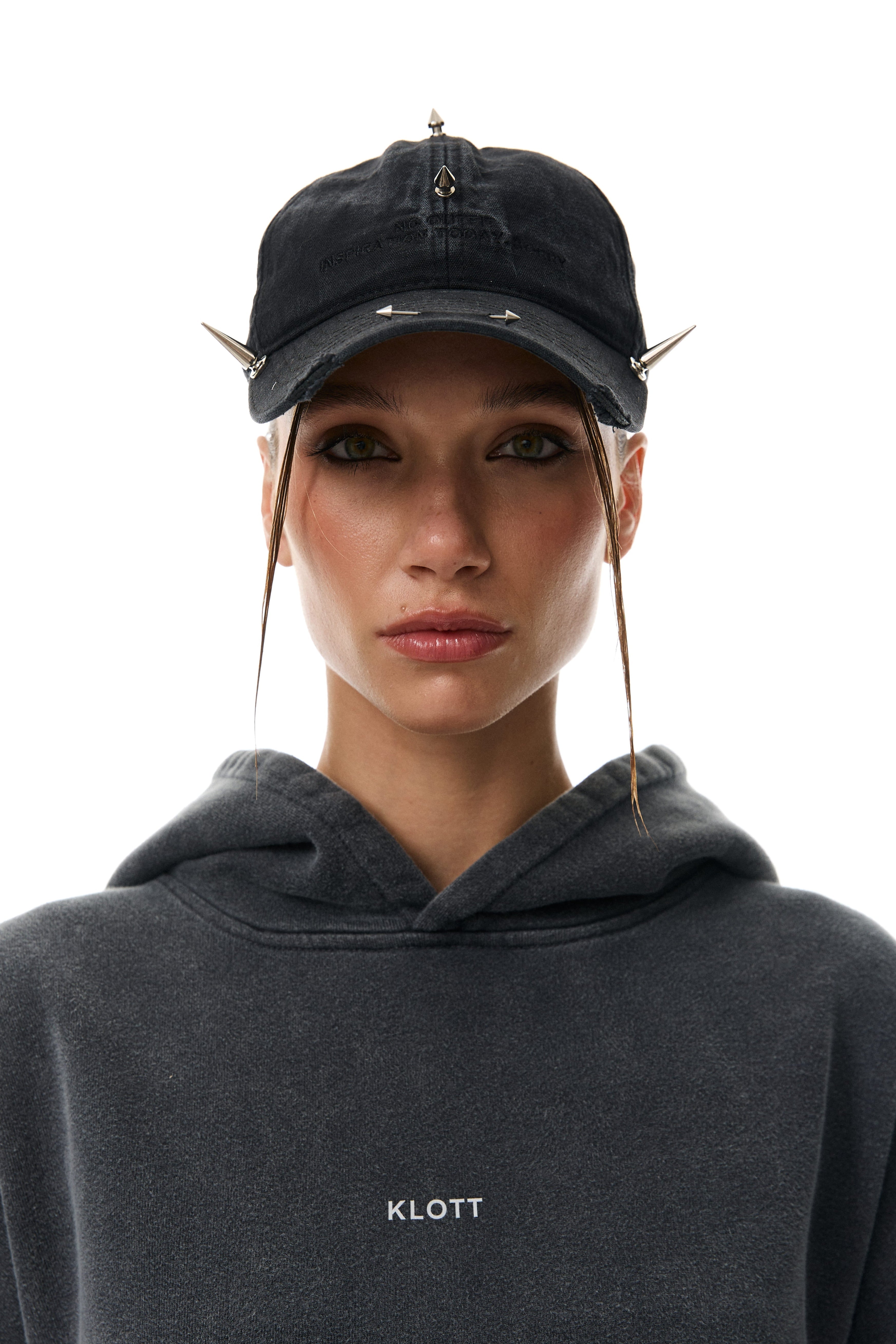 КЕПКА ЗІ ШИПАМИ